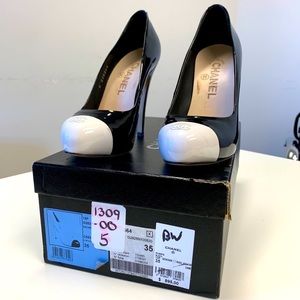 Vintage CHANEL black & White Pumps